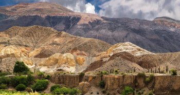Cerros de colores en la Quebrada de Humahuaca, en el norte de Argentina