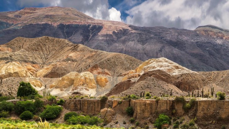 Cerros de colores en la Quebrada de Humahuaca, en el norte de Argentina
