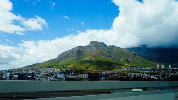 Vista de Ciudad del Cabo con Table Mountain al fondo