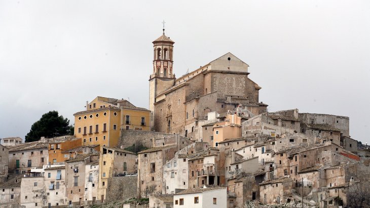 Panorámica del casco antiguo de Cehegín en lo alto del cerro, con la iglesia de Santa María Magdalena sobre la vega del Argos