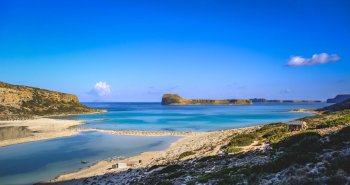 Laguna turquesa de Balos con arena blanca en la isla de Creta