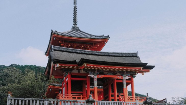 Pagoda y calles tradicionales del barrio de Higashiyama en Kioto