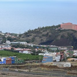 Casco histórico de La Orotava con sus casonas de balcones de madera y el valle y el Teide al fondo, en Tenerife