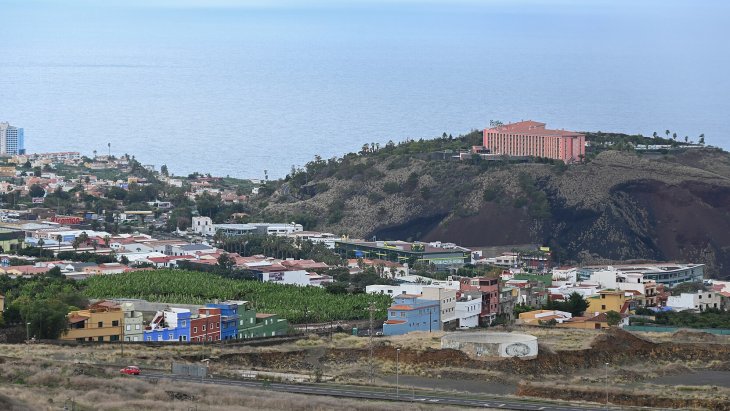 Casco histórico de La Orotava con sus casonas de balcones de madera y el valle y el Teide al fondo, en Tenerife