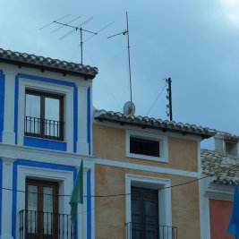 Panorámica de Mula con el castillo de los Vélez en lo alto del cerro y las torres barrocas del casco antiguo