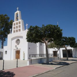 Vista panorámica de las casas blancas de Níjar a los pies de la Sierra Alhamilla, en Almería