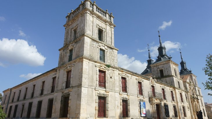 Vista panorámica de Nuevo Baztán con el palacio-iglesia barroco de San Francisco Javier y sus torres gemelas