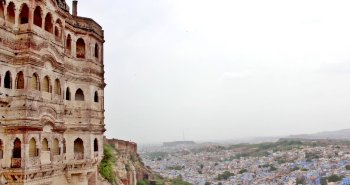 Casas azules de Jodhpur a los pies del fuerte Mehrangarh, en Rajastán