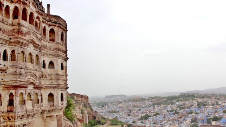 Casas azules de Jodhpur a los pies del fuerte Mehrangarh, en Rajastán