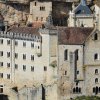El pueblo de Rocamadour encaramado al acantilado sobre el cañón del río Alzou