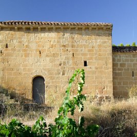San Vicente de la Sonsierra con su castillo y basílica en lo alto del cerro sobre el río Ebro