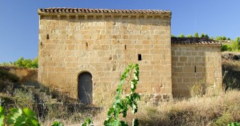 San Vicente de la Sonsierra con su castillo y basílica en lo alto del cerro sobre el río Ebro