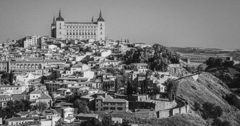 Panorámica de Toledo sobre el río Tajo con el Alcázar y la catedral